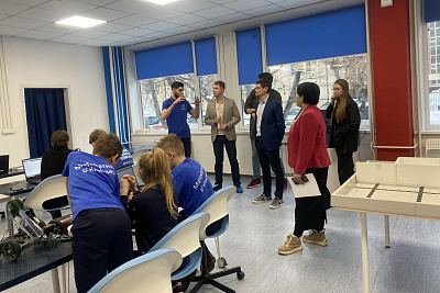 Делегация из Москвы посетила новосибирские центры «IT-куб»